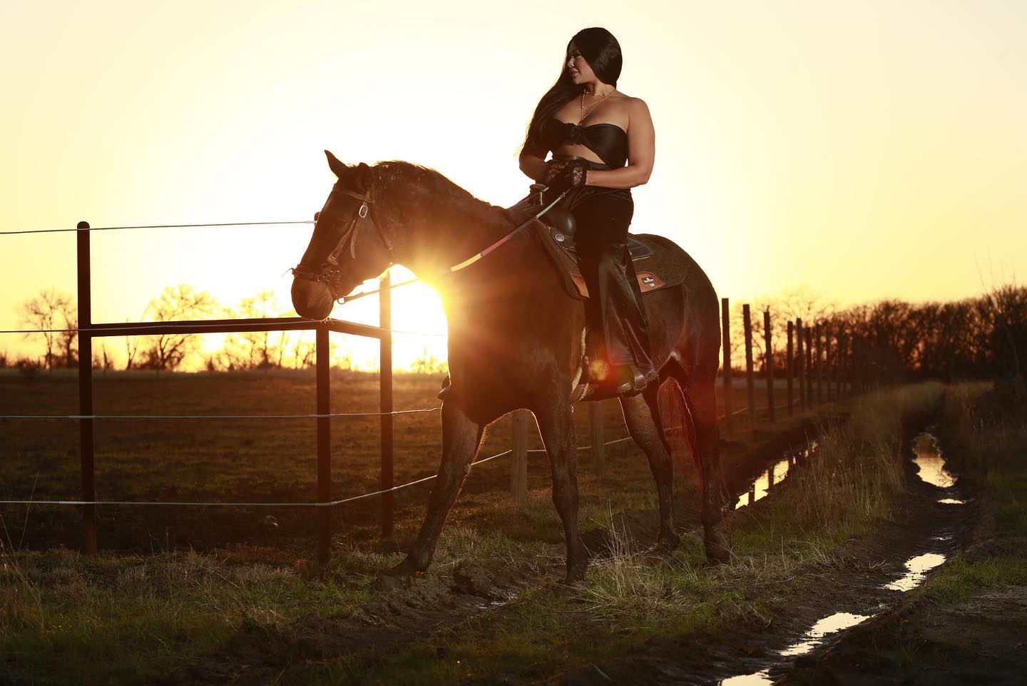 Elisa horseback lifestyle